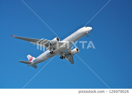 A passenger plane preparing to land at Haneda Airport, seen from Jonanjima Seaside Park on a clear winter day. The blue sky looks great. 126978026