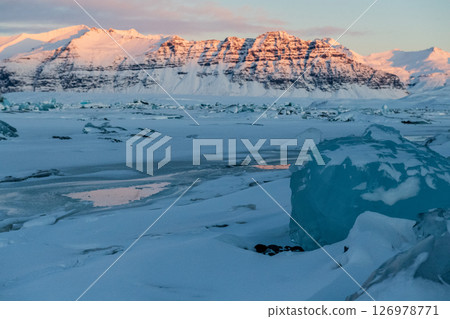 Early morning over Jokulsarlon Glacier lagoon Early morning over Jokulsarlon Glacier lagoon 126978771