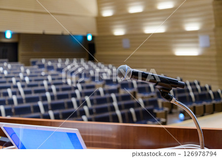 在大型場所舉辦的講座和研討會 在大型場所舉辦的講座和研討會 126978794