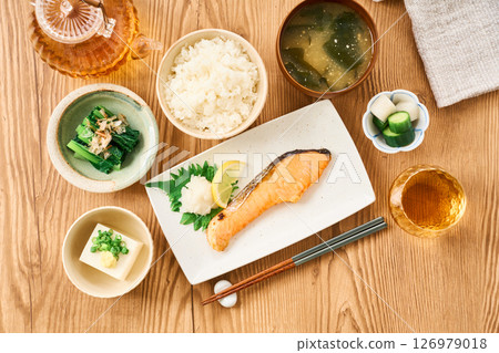 烤鮭魚日式套餐 126979018