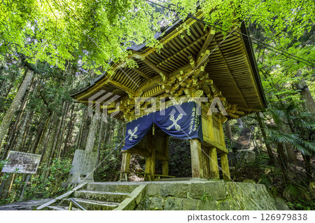 45th of the 88 Shikoku Temples: Iwaya-ji Temple, Sanmon Gate, Kumakogen Town, Ehime Prefecture 126979838