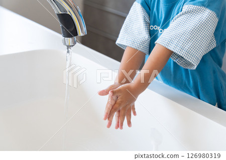 Child washing hands in the kitchen Child washing hands in the kitchen 126980319
