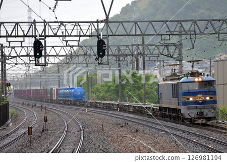 東海道本線運行的EF510-508次貨櫃貨運列車 東海道本線運行的EF510-508次貨櫃貨運列車 126981194