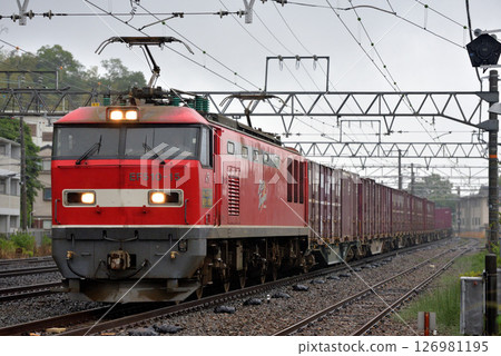 東海道本線運行的EF510-15次貨櫃貨運列車 東海道本線運行的EF510-15次貨櫃貨運列車 126981195