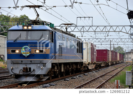 東海道本線運行的EF510-515次貨櫃貨運列車 126981212