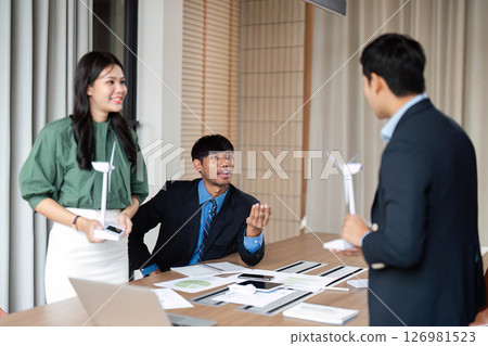 ESG Collaboration. Team members presenting sustainable solutions in a corporate meeting. 126981523