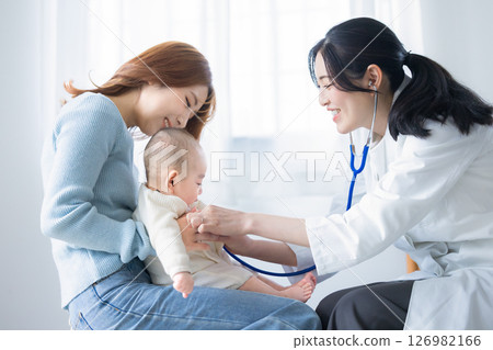 Female doctor examining a baby 126982166