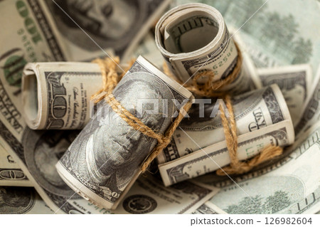 Stagnant Savings: The Illusion of Wealth in Inflation 126982604