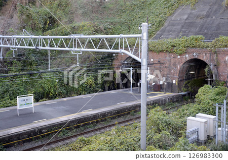 Tunnel and station 126983300