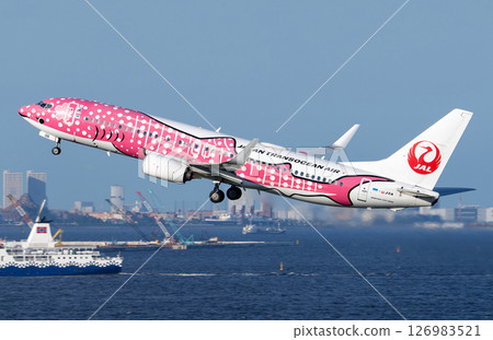 JTA B737-800 taking off from Haneda 126983521
