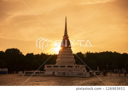 THAILAND RAYONG PHRA CHEDI KLANG NAM 126983651