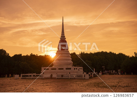 THAILAND RAYONG PHRA CHEDI KLANG NAM 126983657