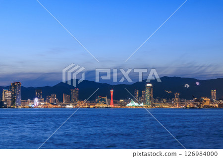 Evening view of Kobe (Chuo-ku, Kobe, Hyogo Prefecture) 126984000
