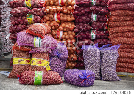 THAILAND RAYONG CITY FOOD MARKET 126984036