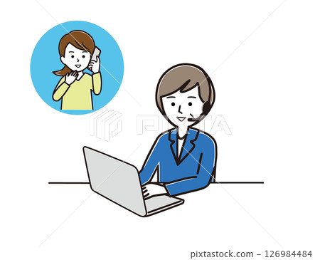 一位中年女性操作員正在協助一位年輕女子檢視電腦 126984484