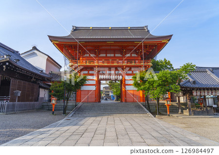 初夏的京都，清晨的八坂神社，南塔門 126984497