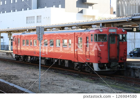 A Kiha 40 diesel train of the Dounan Isaribi Railway stopped at Hakodate Station A Kiha 40 diesel train of the Dounan Isaribi Railway stopped at Hakodate Station 126984580
