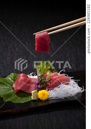 藍鰭鮪魚生魚片圖片 藍鰭鮪魚生魚片圖片 126985282