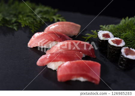 藍鰭鮪魚握壽司圖片 藍鰭鮪魚握壽司圖片 126985283