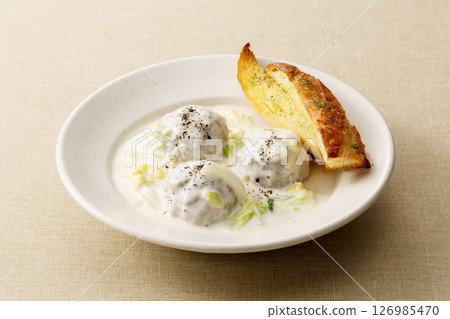 奶油肉丸和大白菜（配蒜香吐司） 126985470