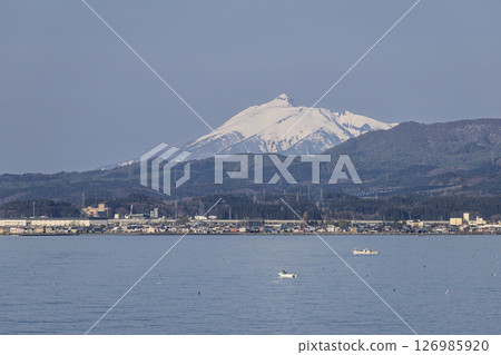 從海上眺望岩木山和青森市 15 從海上眺望岩木山和青森市 15 126985920
