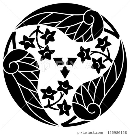 這是家族徽章。它被稱為三瓣蜀葵花。 126986138