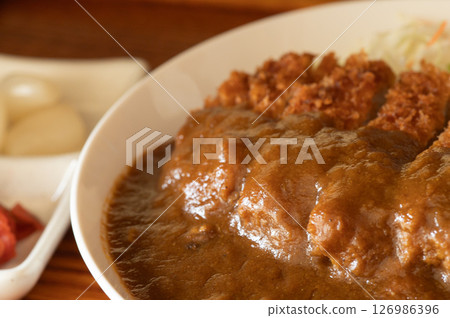 炸肉排咖哩特寫鏡頭 炸肉排咖哩特寫鏡頭 126986396