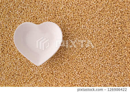 dry couscous background 126986422