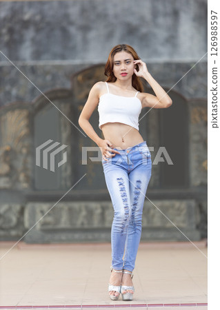 Elegant Streetwear with a Modern Twist 126988597