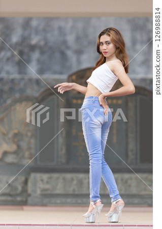 Elegant Streetwear with a Modern Twist Elegant Streetwear with a Modern Twist 126988814