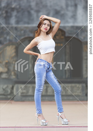 Elegant Streetwear with a Modern Twist Elegant Streetwear with a Modern Twist 126988887