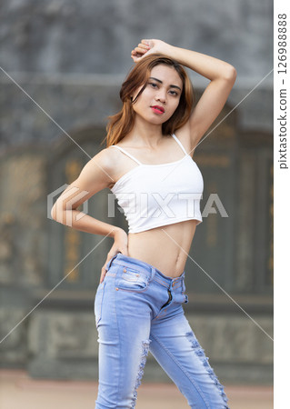 Elegant Streetwear with a Modern Twist Elegant Streetwear with a Modern Twist 126988888