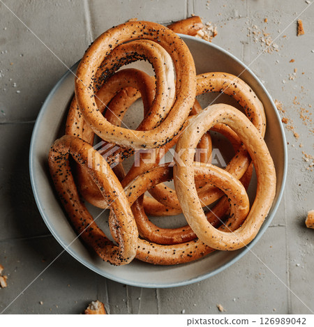 plate with some romanian bread rings 126989042