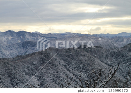 The mountain where snow remains The mountain where snow remains 126990370