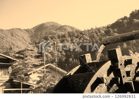 水車、荻町合掌村、世界遺產、白川鄉、茅草屋頂 水車、荻町合掌村、世界遺產、白川鄉、茅草屋頂 126992631