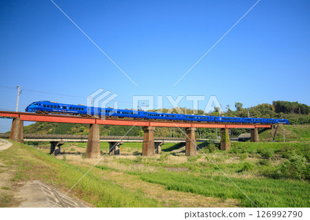 橫跨八坂川的特快「索尼克」(30週年紀念車) 橫跨八坂川的特快「索尼克」(30週年紀念車) 126992790