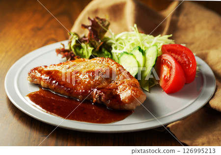 Tonteki (sauteed pork) 126995213