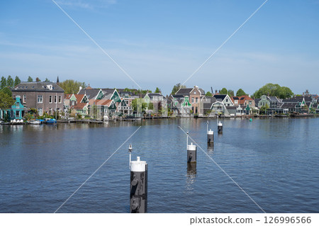 陽光明媚的桑斯安斯(木屋和綠地)/荷蘭 陽光明媚的桑斯安斯(木屋和綠地)/荷蘭 126996566