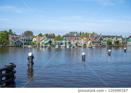 陽光明媚的桑斯安斯（木屋和綠地）/荷蘭 126996567