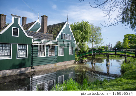 陽光明媚的桑斯安斯（木屋和綠地）/荷蘭 126996584