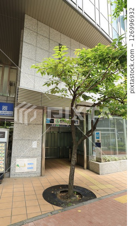 Tokyo Metro Chiyoda Line Shin-Ochanomizu Station Elevator-only Exit 126996932