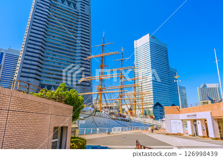Yokohama cityscape in Japan, with views of the sailing ship Nippon Maru and Yokohama Landmark Tower 126998439