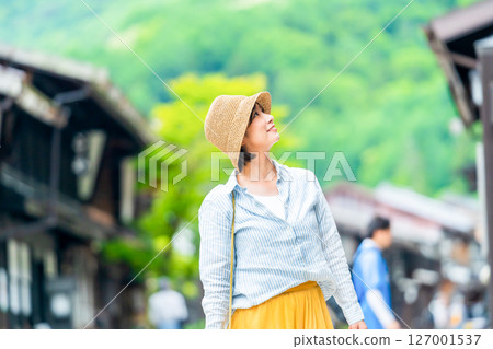 Woman traveling, woman looking at the scenery 127001537