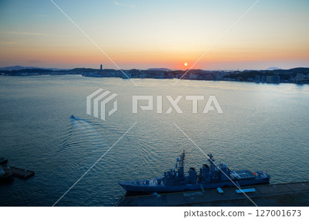 Kanmon Straits, the setting sun and sunset, escort ship Sawagiri Kanmon Straits, the setting sun and sunset, escort ship Sawagiri 127001673