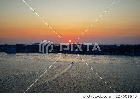 Kanmon Straits: The setting sun and sunset Kanmon Straits: The setting sun and sunset 127001679