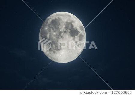 月亮被雲層遮住 127003693
