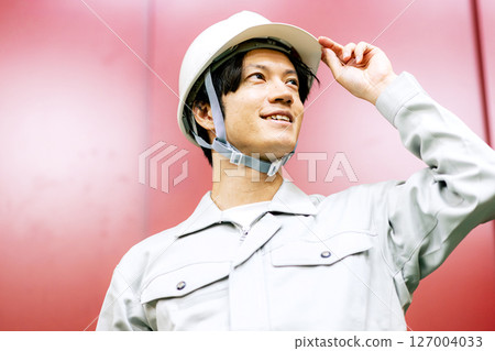 在建築地盤工作的工人 127004033