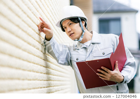Exterior wall inspection - Male Exterior wall inspection - Male 127004046