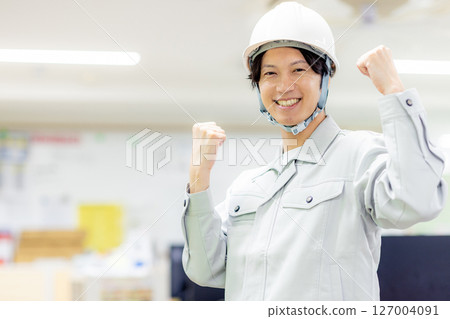 Workers to do guts pose 127004091