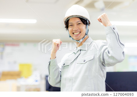 Workers to do guts pose Workers to do guts pose 127004093